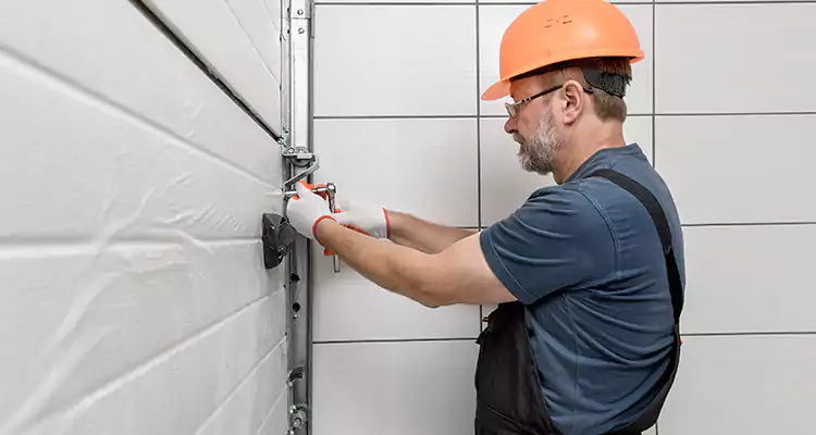 Emergency Garage Door Repair in Tallahassee, FL