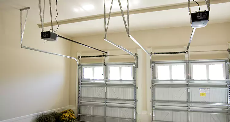 Residential Emergency Garage Door Repair in Tallahassee, FL